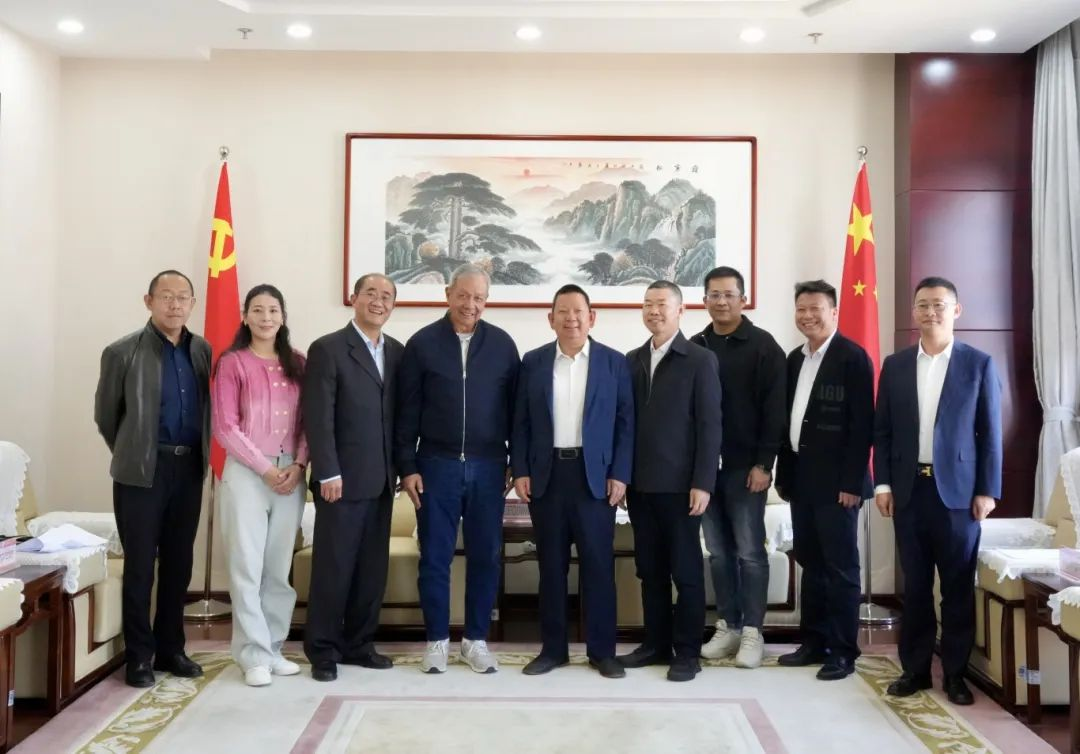 牟洪操會見老撾國家工商會主席烏德·蘇萬那馮